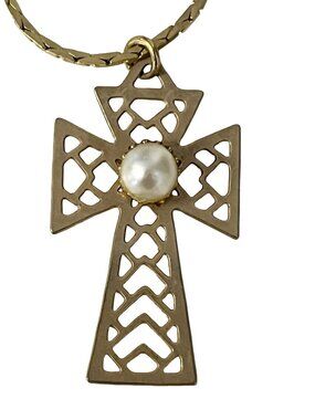 Vintage Gold Tone Cross Necklace Faux Pearl Center 15 Inch Chain Religious Penda
